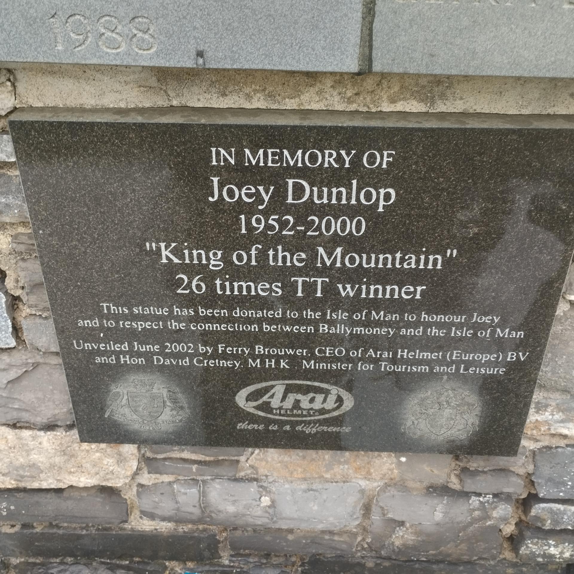 Id Rider: 77 - 2025-06-07 11:36:55 <h2> Joey Dunlop Statue</h2>