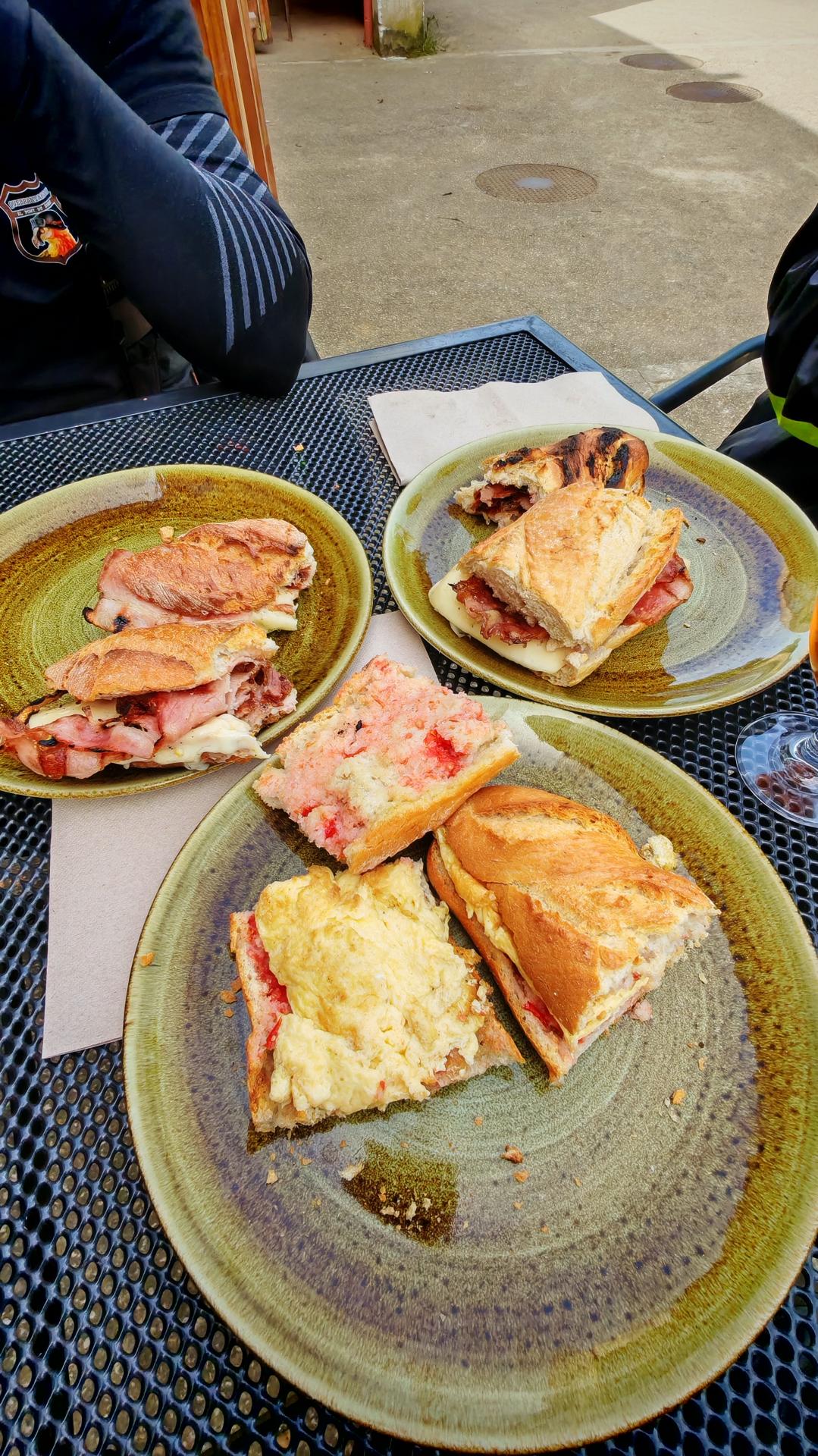 Id Rider: 144 - 2025-05-02 17:35:22 <h2> Bar Restaurante La Trobada</h2>