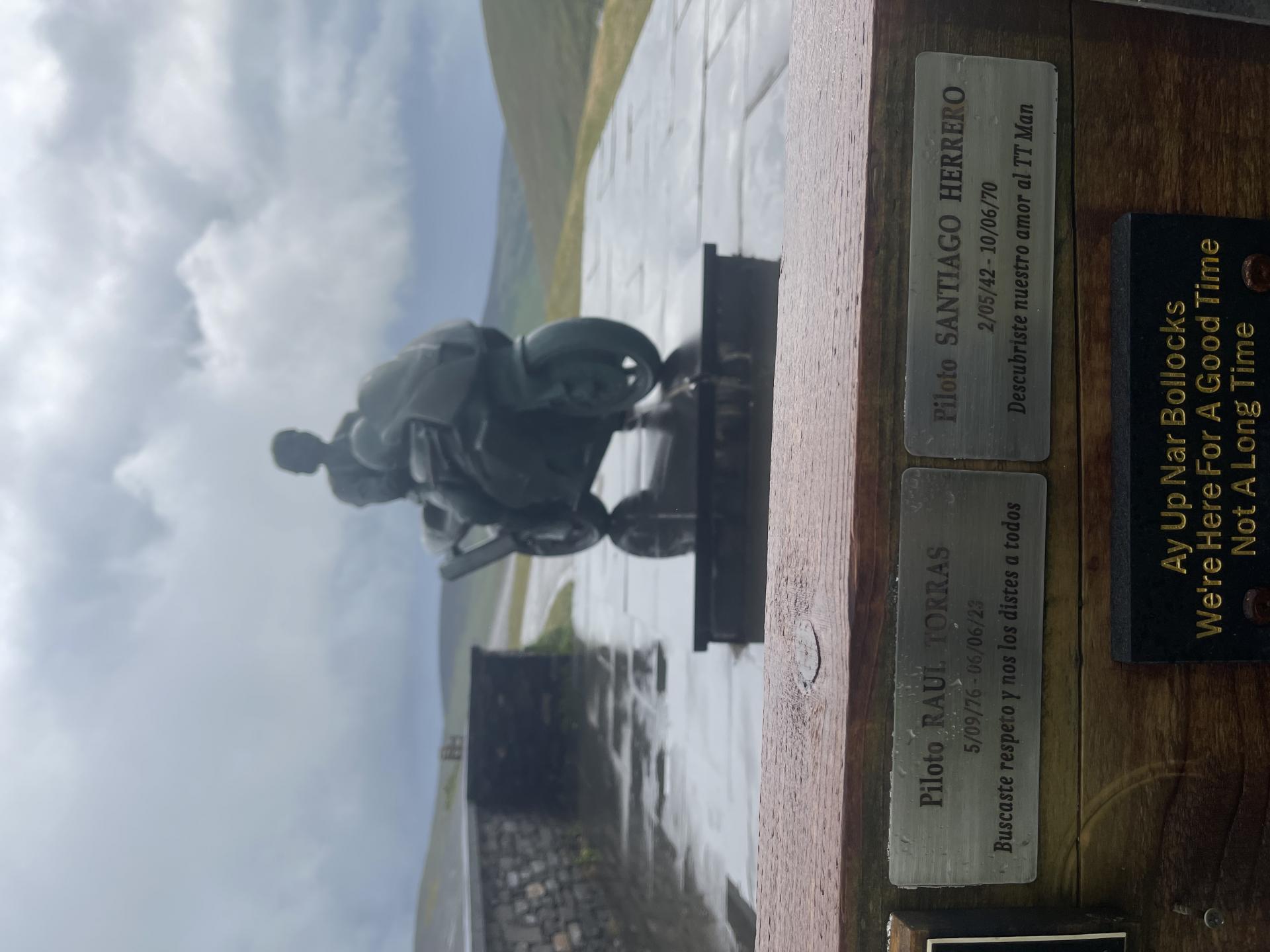 Id Rider: 77 - 2025-06-07 11:36:55 <h2> Joey Dunlop Statue</h2>